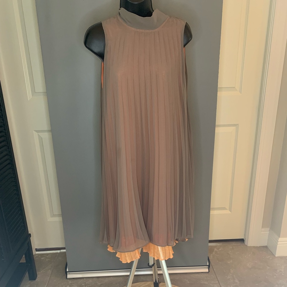 BB Dakota Pleated Tent Dress